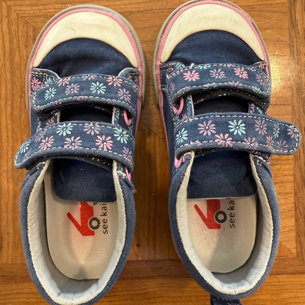 See Kai Run Kids' Blue Floral Sneakers size 9.5